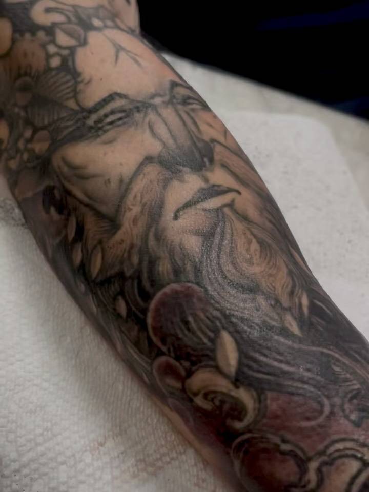 black-and-grey-realism — forearm