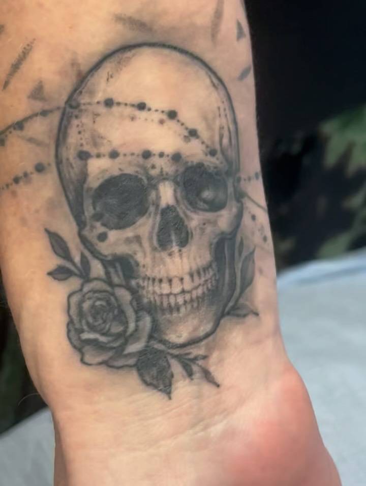 black-and-grey-realism — ankle